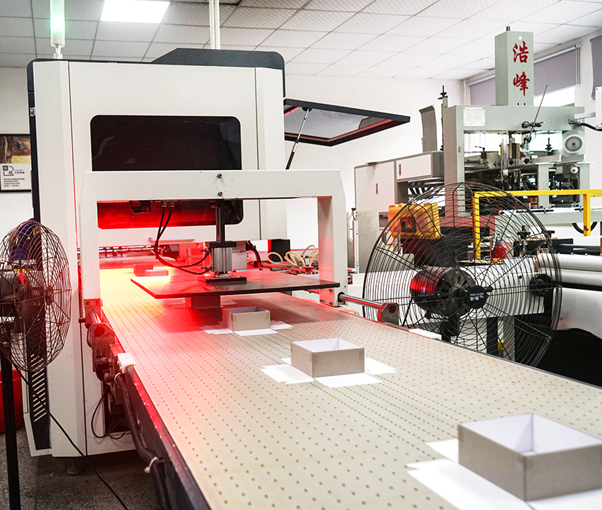 Automatic rigid box forming equipment in the Packprince production workshop