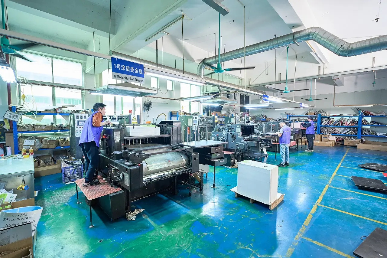Gold foil stamping machine used during custom packaging production at Packprince factory