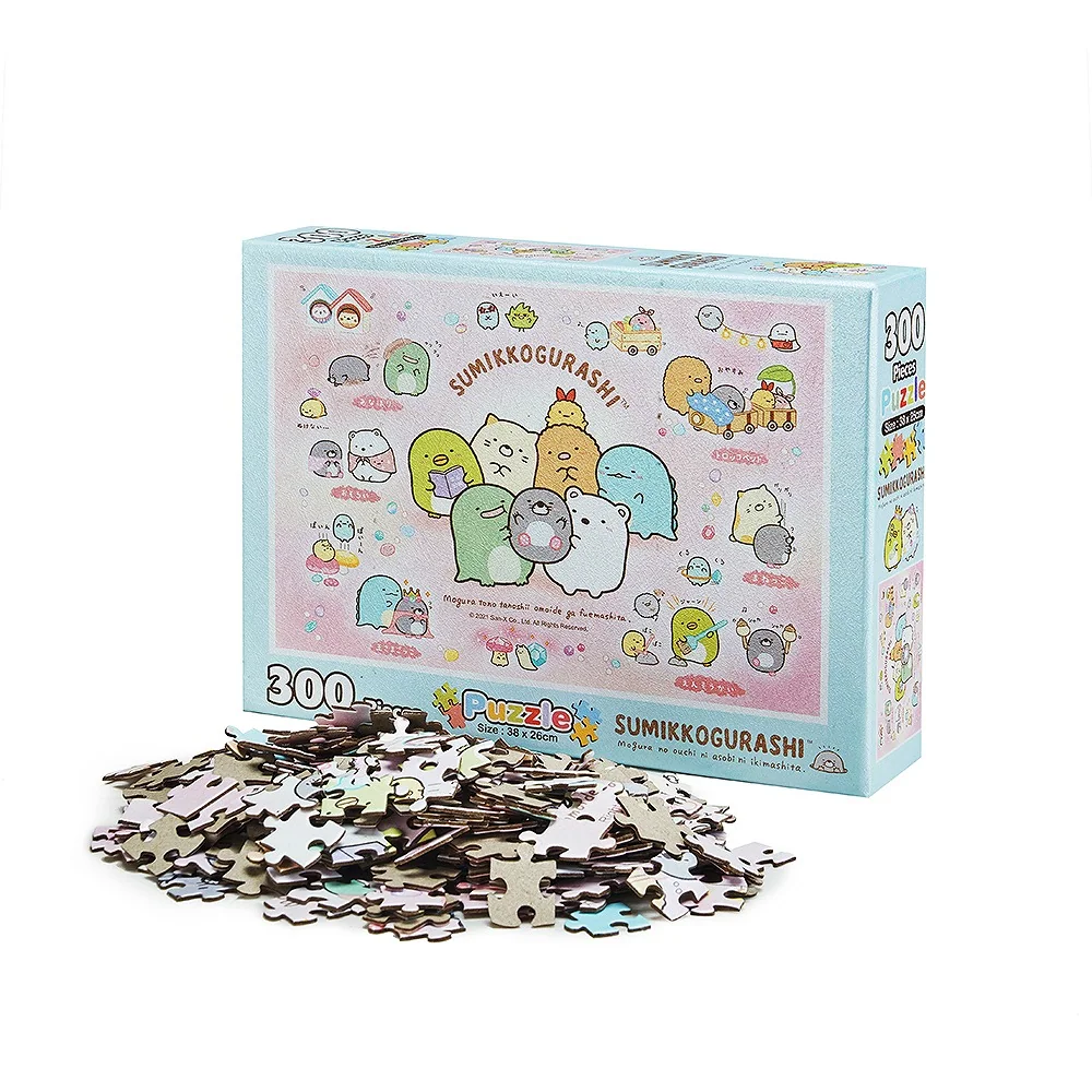 Printed lid and base puzzle box displayed beside loose jigsaw pieces
